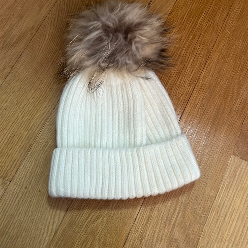 Linda Richards beige hat